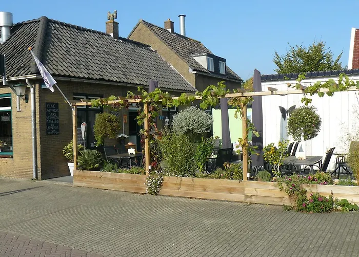 Eetcafe/pension Nooitgedacht Strijen