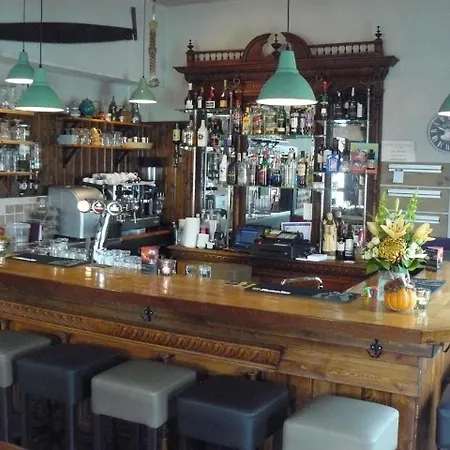 Eetcafe/pension Nooitgedacht Strijen